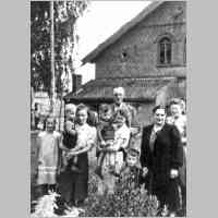 026-0037Gross Budlacken. Familie Hanau, von links, Gretel, Tante Ilse mit Sohn und gute Freunde.jpg
